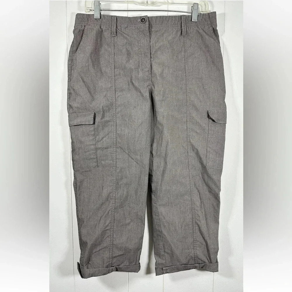 Chicos Womens Elastic Waist Brown Cargo Capri Pants Roll Tab Bottoms Sz …